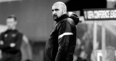 Conmoción mundial: falleció entrenador en Serbia que se desmayó en pleno partido – Notifrontera