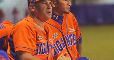 Omar Vizquel, el venezolano que busca revivir su carrera de liderazgo en el béisbol nicaragüense

 – Notifrontera
