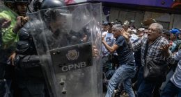 Represión en Venezuela: Marcha hacia el palacio presidencial es dispersada con gas

 – Notifrontera